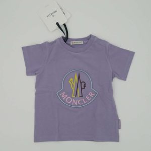 Moncler T-shirt manica corta viola con stampa centrale colorata