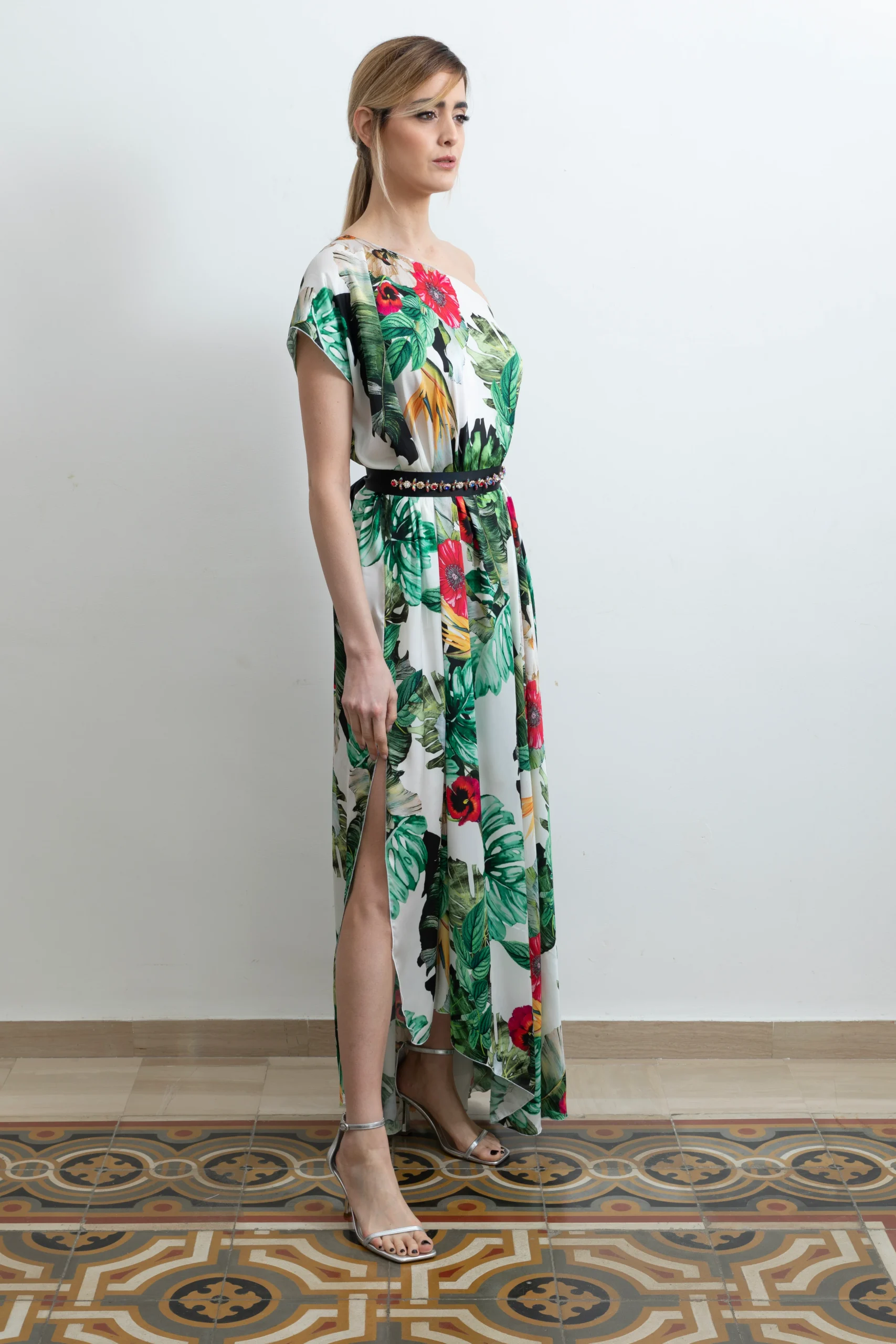 Abito Red Carpet Monospalla Lungo in satin con spacco laterale fantasia fiori tropicali