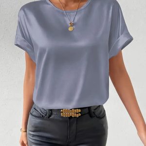 Maglia/Sottogiacca a mezza manica in morbido raso colore azzurro polvere