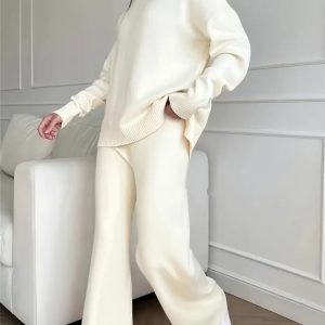 Completo donna Winter collection modello Norvegia con collo alto dolcevita in colore bianco panna