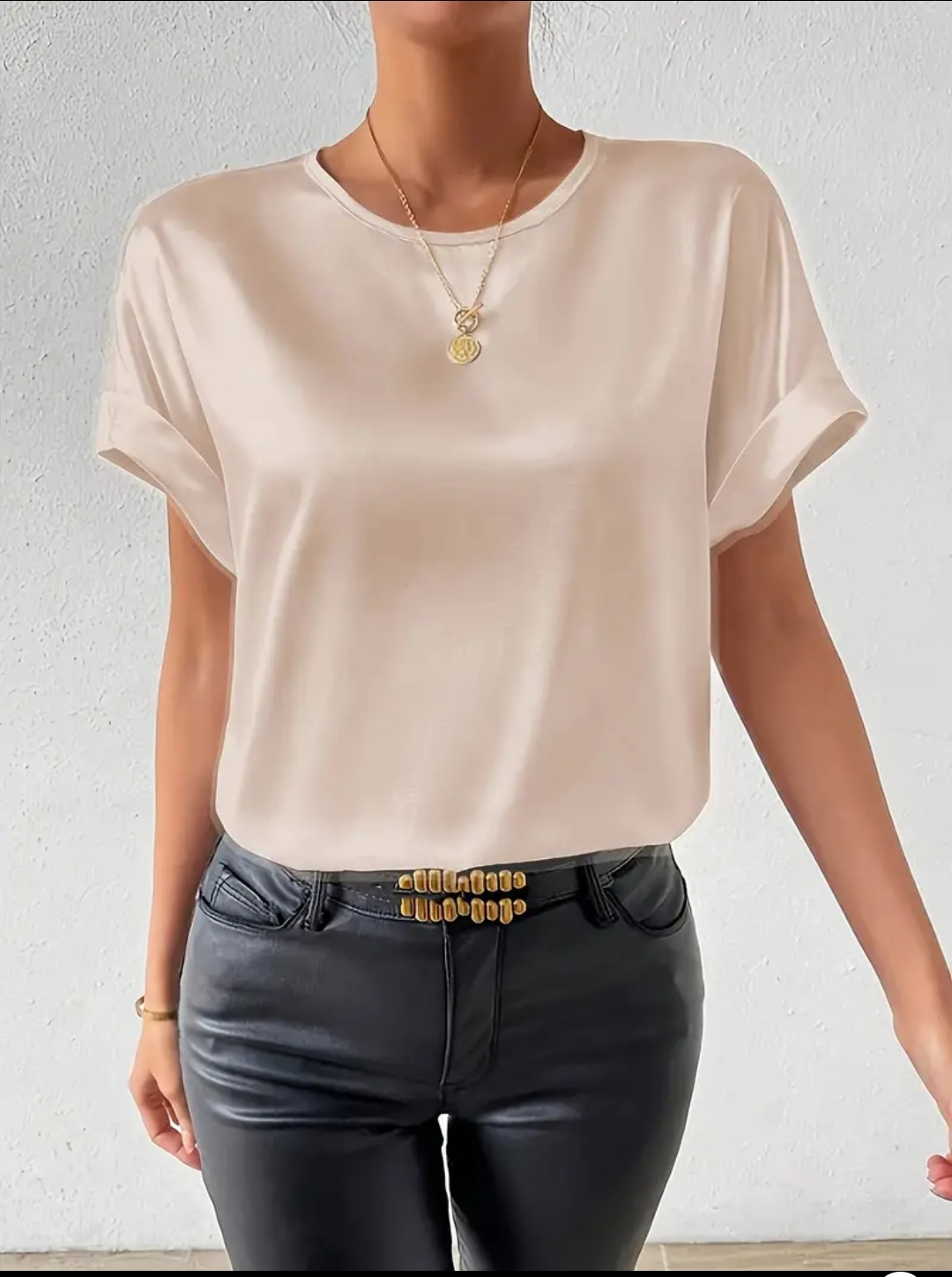 Maglia/Sottogiacca a mezza manica in morbido raso colore beige chiaro