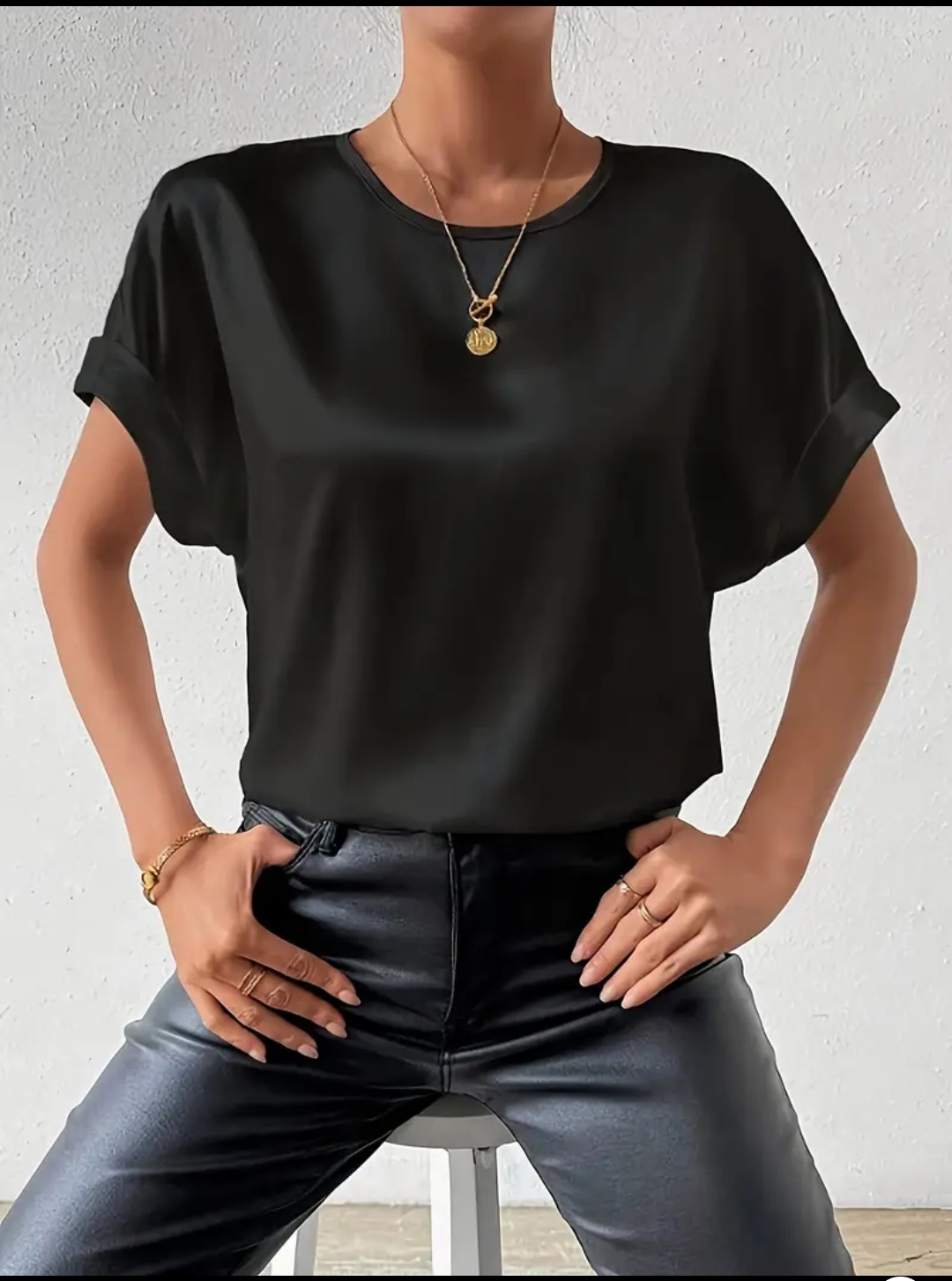 Maglia/Sottogiacca a mezza manica in morbido raso colore nero - immagine 3