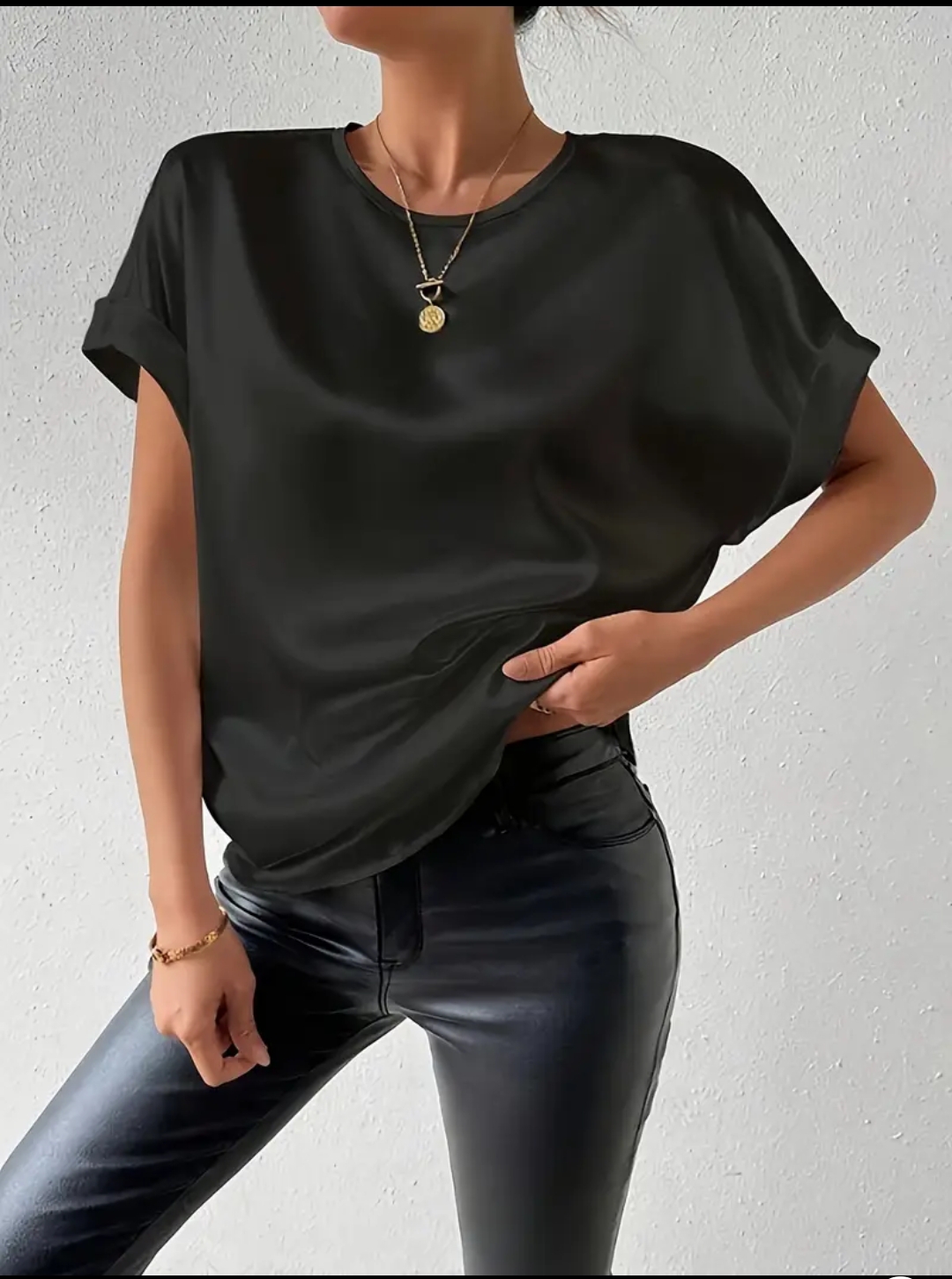 Maglia/Sottogiacca a mezza manica in morbido raso colore nero - immagine 4