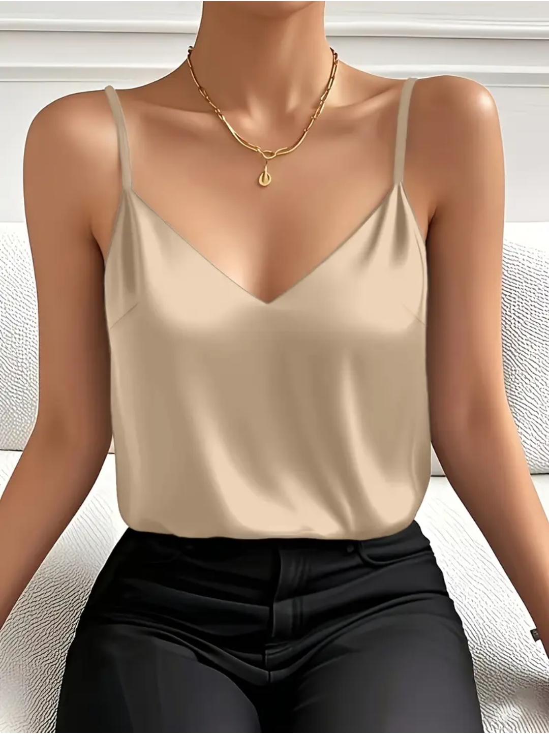 Canotta/Sottogiacca spalla stretta con scollo a V in morbido raso colore beige - immagine 3
