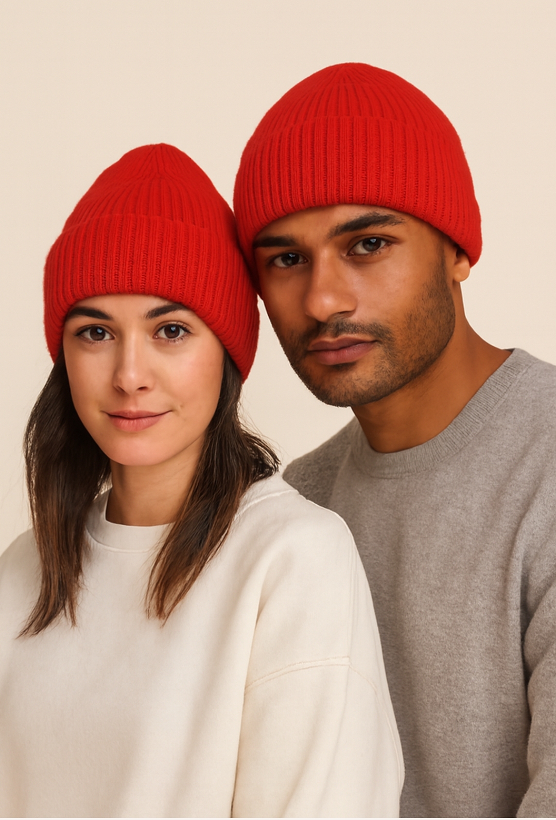 Cappello Unisex colore rosso scuro in morbido tessuto a costine di viscosa, cashmere e lana – Comfort ed eleganza quotidiana – - immagine 2